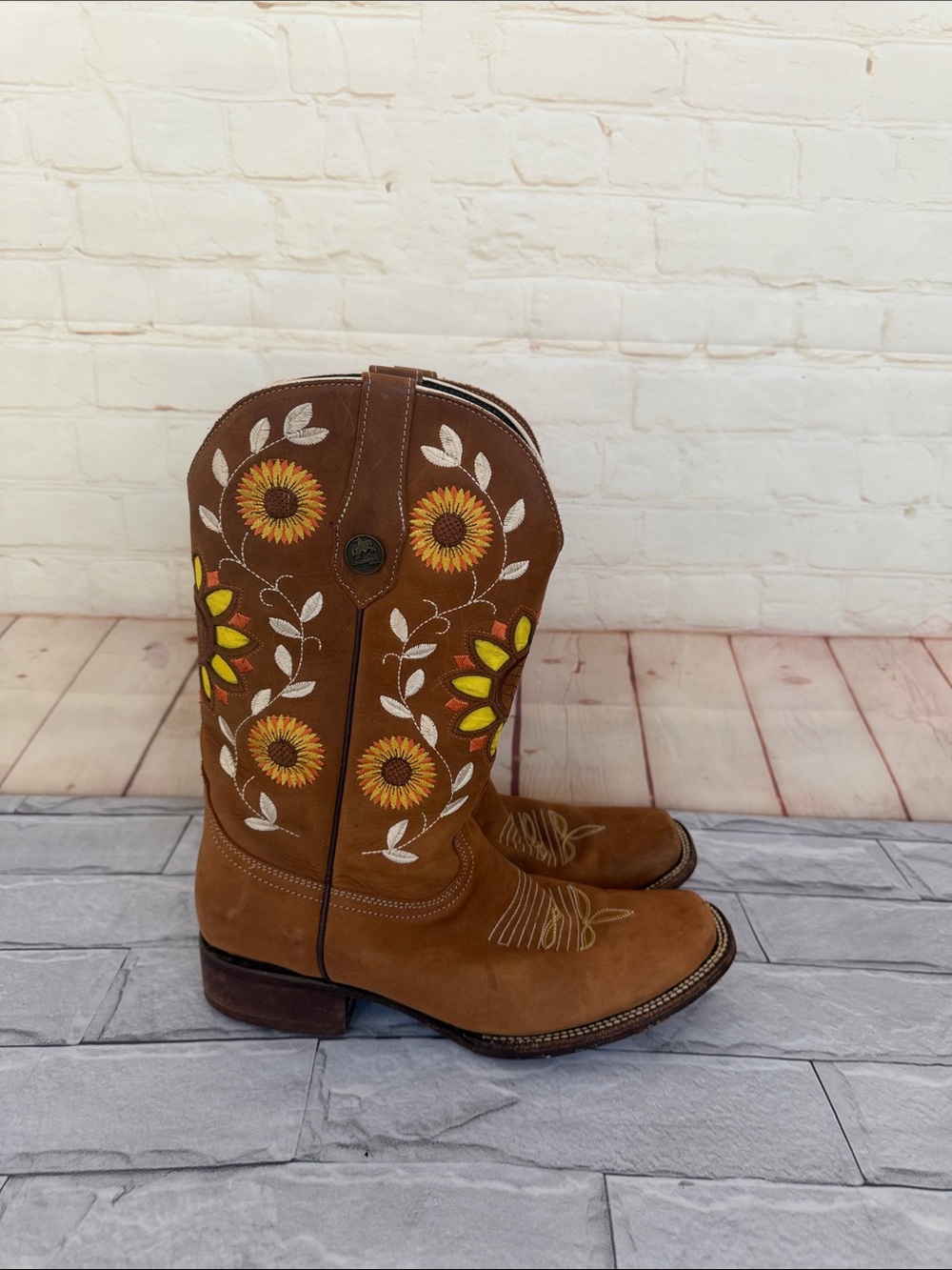 Sunflower Embroidered Brown Leather Western Boots size 9